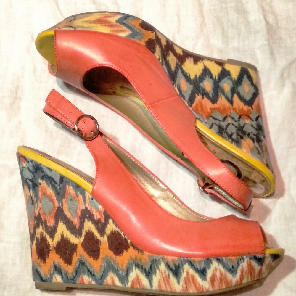 GUESS WEDGE HEELS